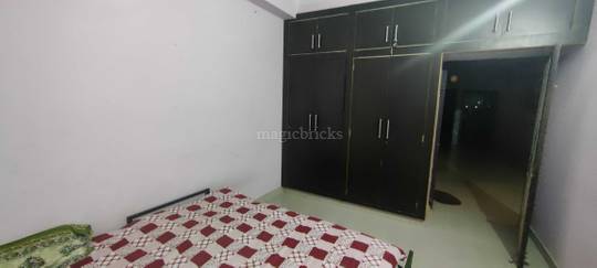 Bed in a 3 Bhk apartment Banshipuri - Room interior