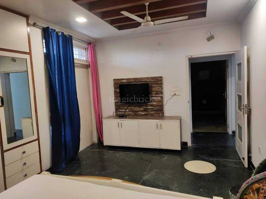 RAHWAAS PG J.L.N.Marg - Facilities