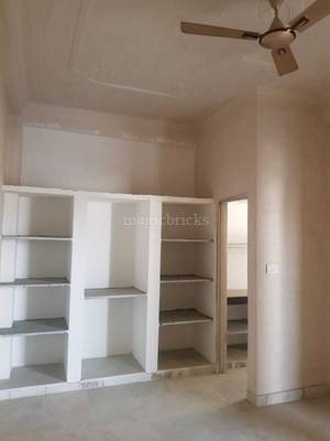 Single Room in a 1 Bhk apartment Ashok Vihar Vistar - Study area