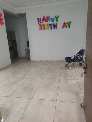 Single Room in a 2 Bhk apartment Sumer Nagar - Dining area