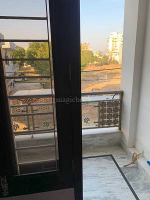 Goyal PG Kusum Vihar - Building entrance