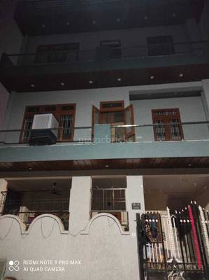 Kalka girls PG Shipra Path - Room interior